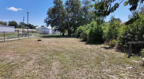 304 N Oak Richland Springs TX 76871