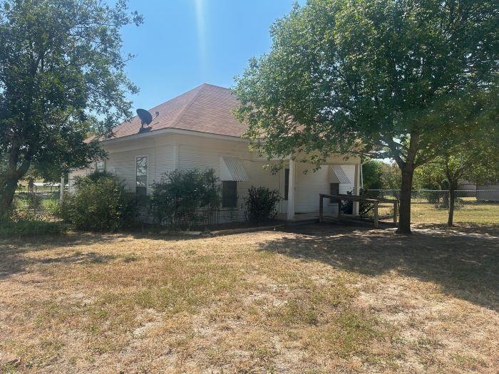 304 N Oak Richland Springs TX 76871