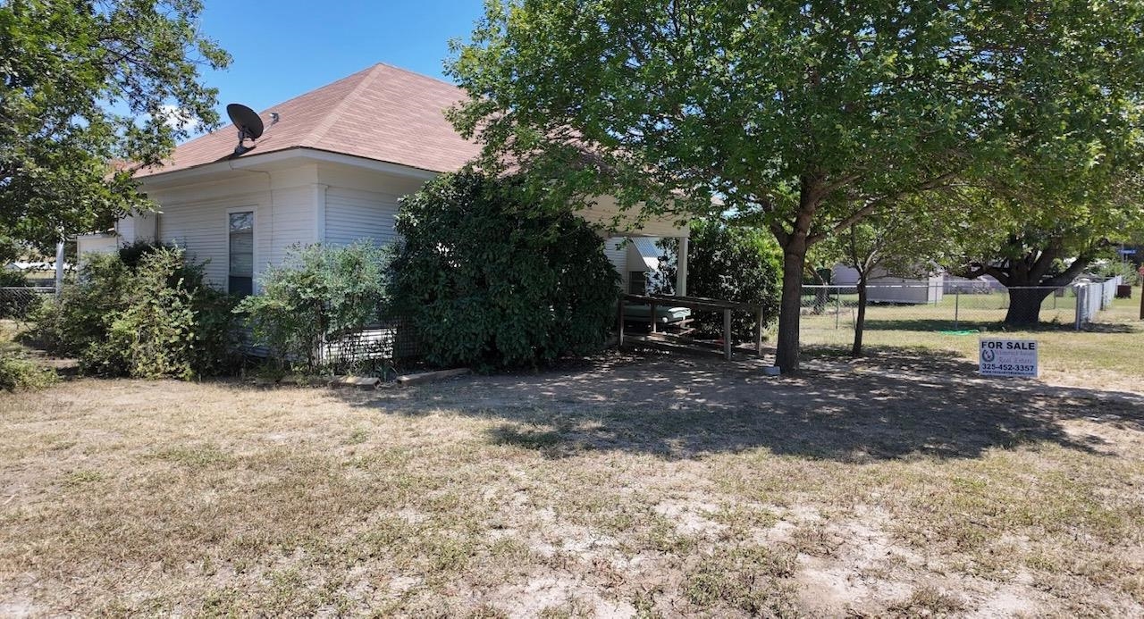304 N Oak Richland Springs TX 76871