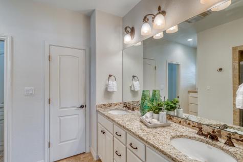 1050 Twisted Oak Horseshoe Bay TX 78657