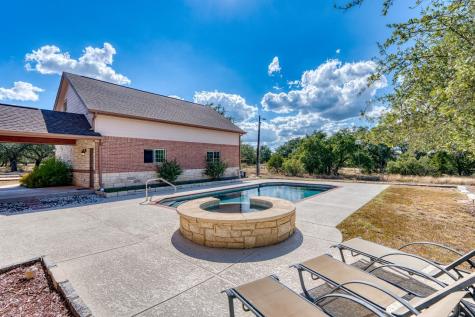 1050 Twisted Oak Horseshoe Bay TX 78657