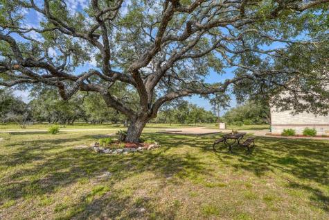 1050 Twisted Oak Horseshoe Bay TX 78657