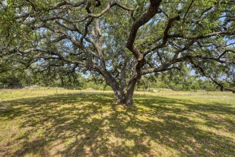1050 Twisted Oak Horseshoe Bay TX 78657
