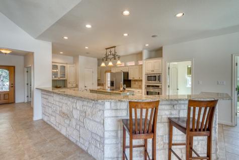1050 Twisted Oak Horseshoe Bay TX 78657
