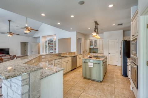 1050 Twisted Oak Horseshoe Bay TX 78657