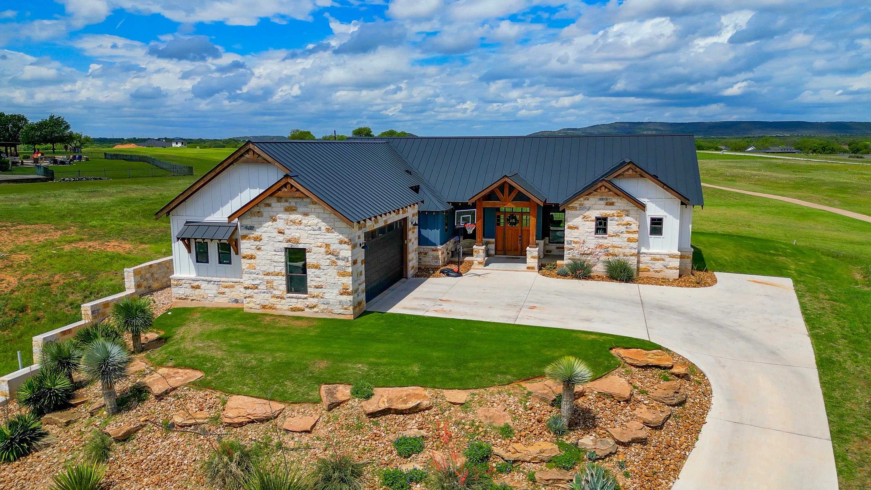 112 Legendary Estates Drive Kingsland TX 78639