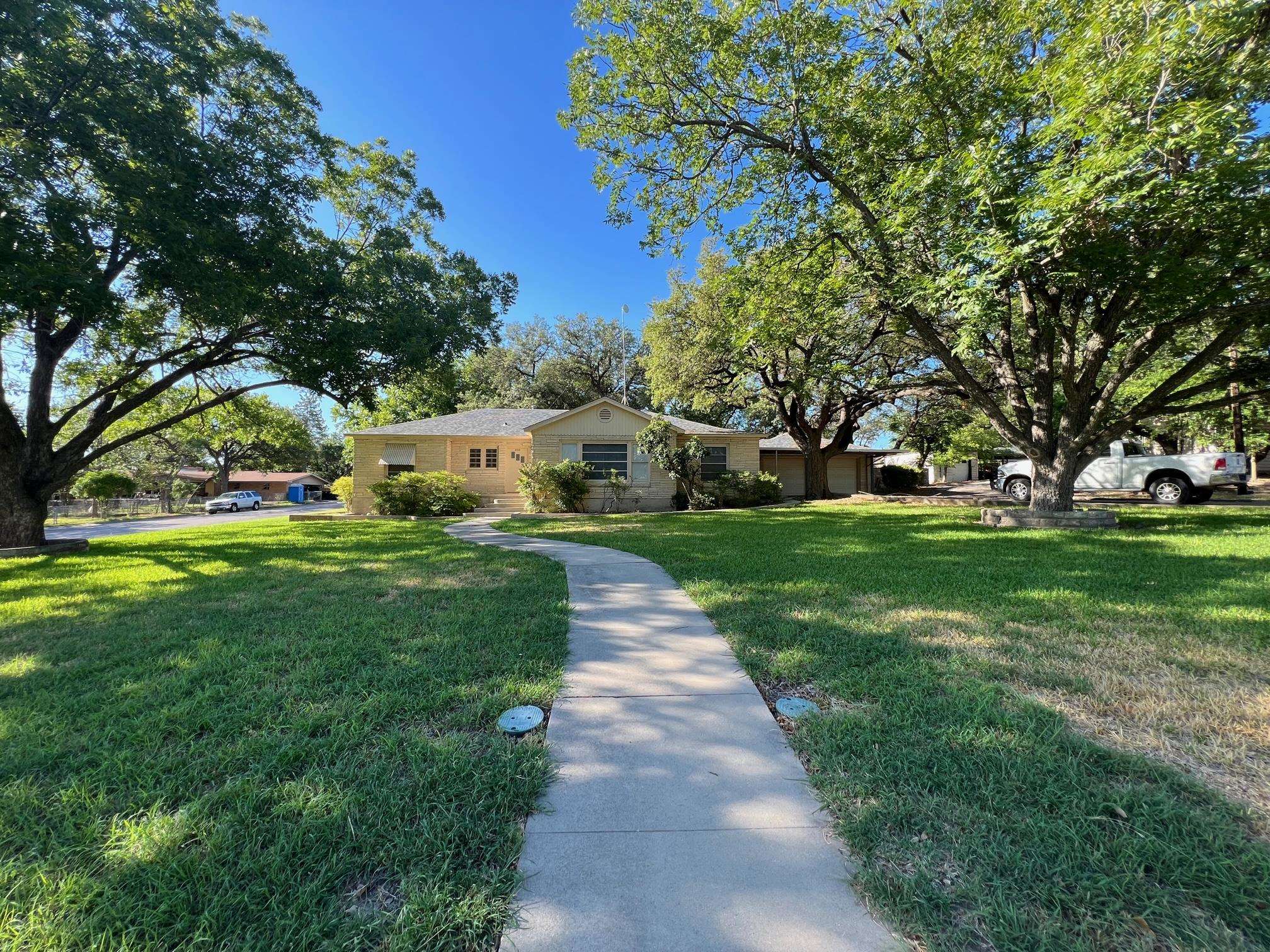 802 W North Avenue Lampasas TX 76550