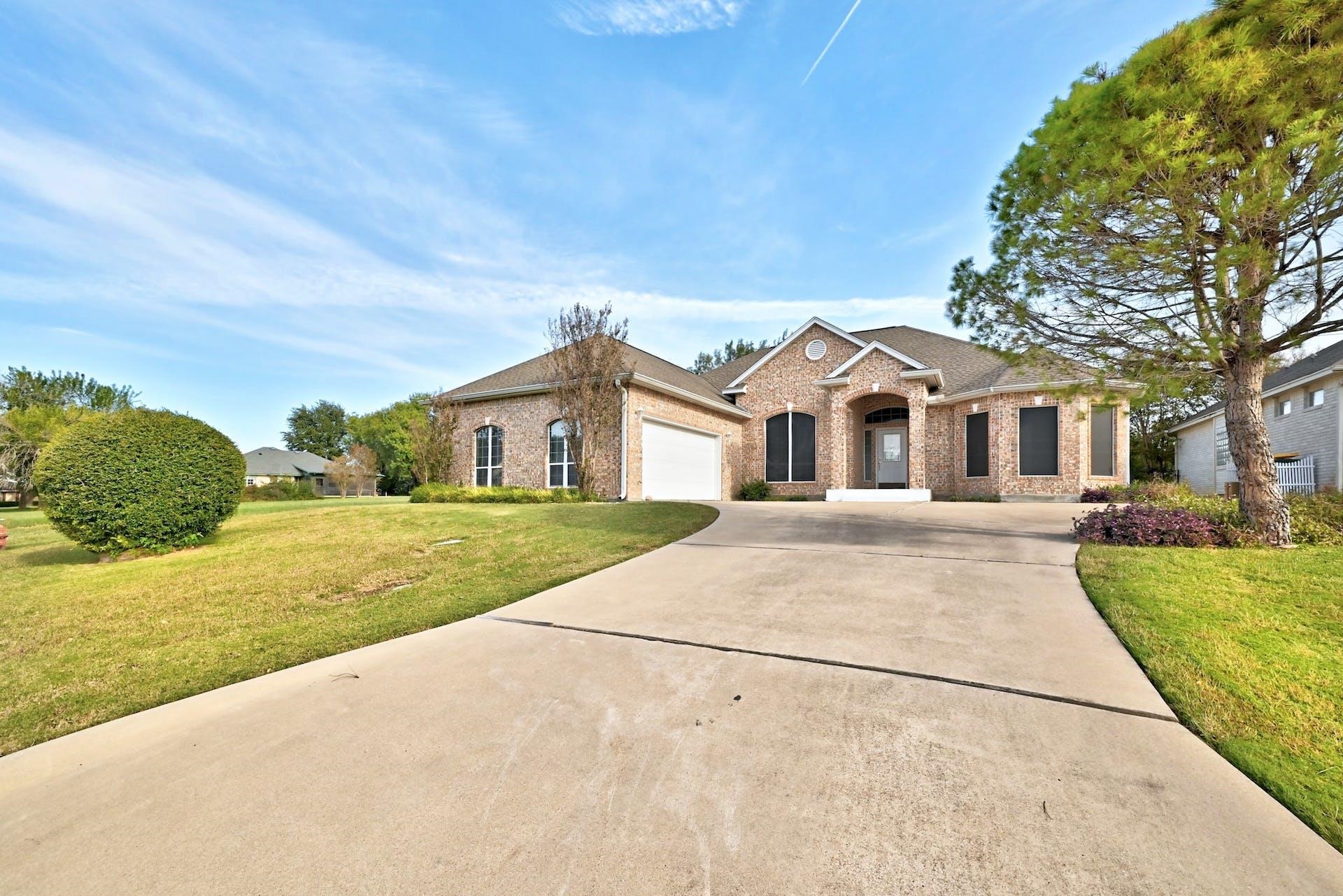 218 Muirfield Street Meadowlakes TX 78654