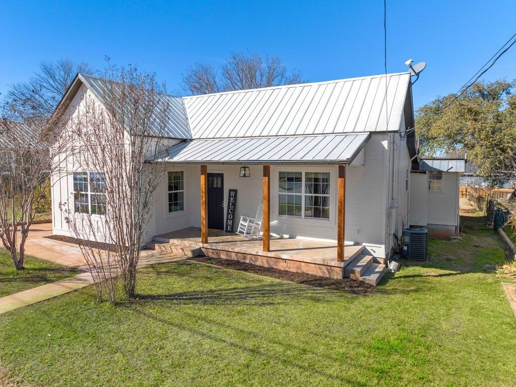 403 W Main Street Llano TX 78643