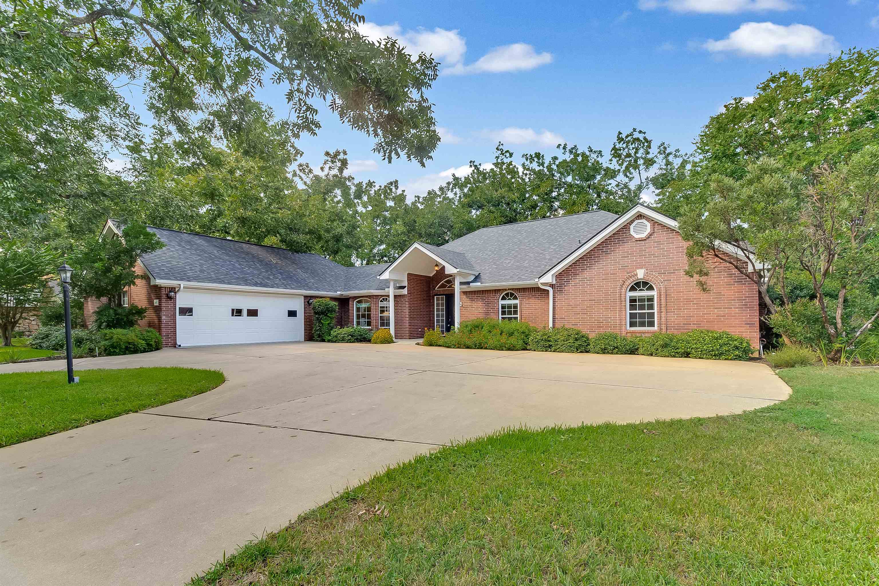 300 San Saba Street Meadowlakes TX 78654
