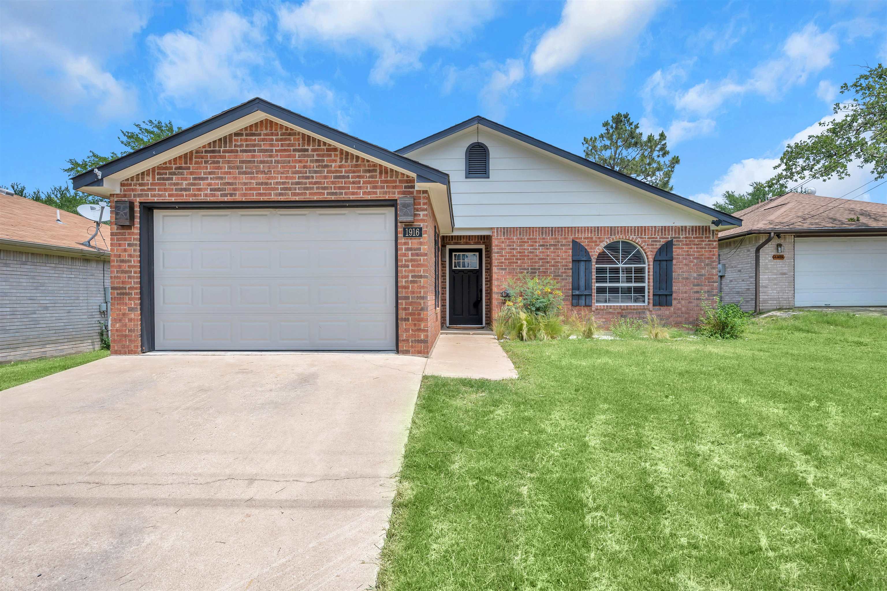 1916 Mc Arthur Avenue Kingsland TX 78639