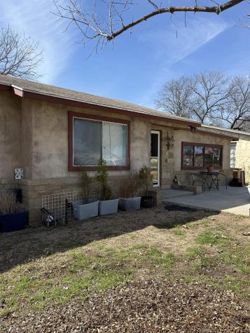 706 N Vendeveer Burnet TX 78611