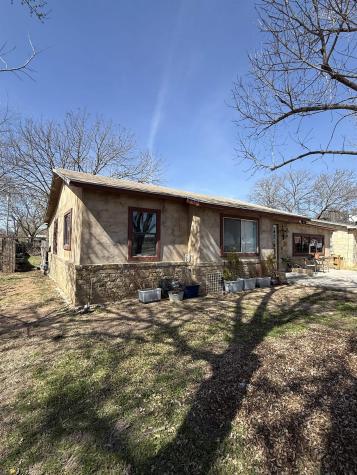 706 N Vendeveer Burnet TX 78611