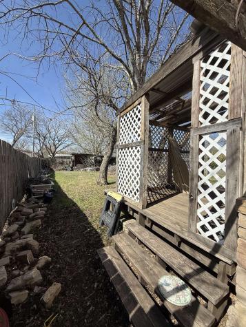 706 N Vendeveer Burnet TX 78611