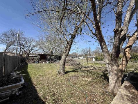 706 N Vendeveer Burnet TX 78611