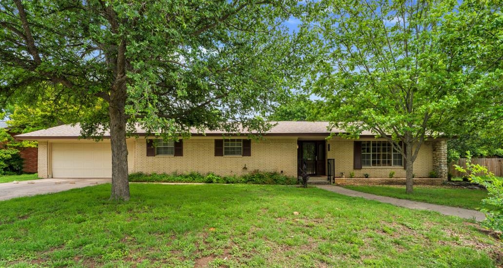 1011 N Vandeveer Street Burnet TX 78611