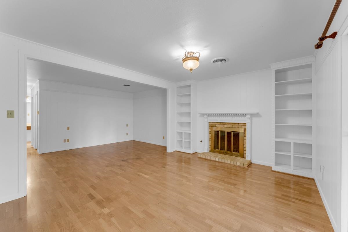 1011 N Vandeveer Street Burnet TX 78611