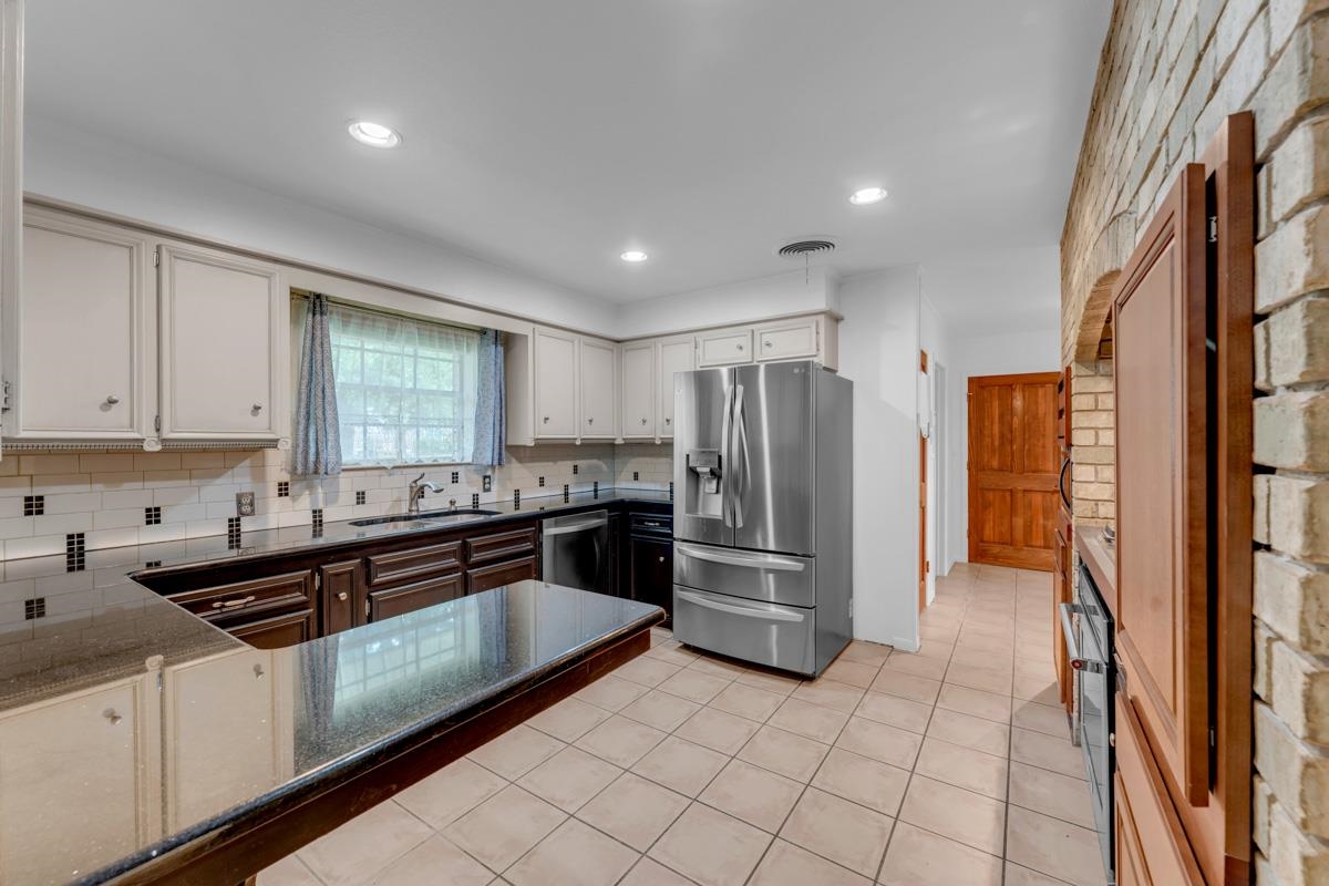 1011 N Vandeveer Street Burnet TX 78611
