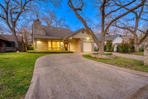 402 Meadowlakes Drive Meadowlakes TX 78654