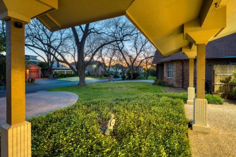 402 Meadowlakes Drive Meadowlakes TX 78654