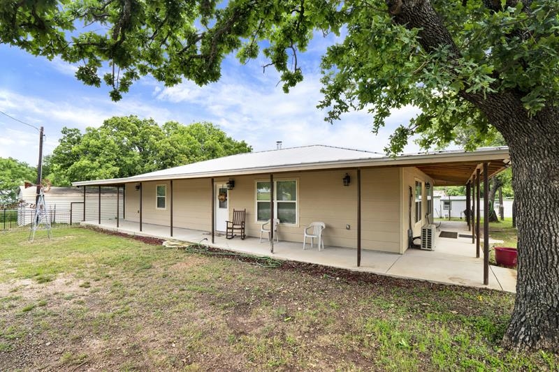 210 Whited Street Tow TX 78672