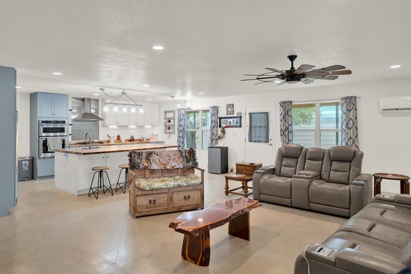 210 Whited Street Tow TX 78672