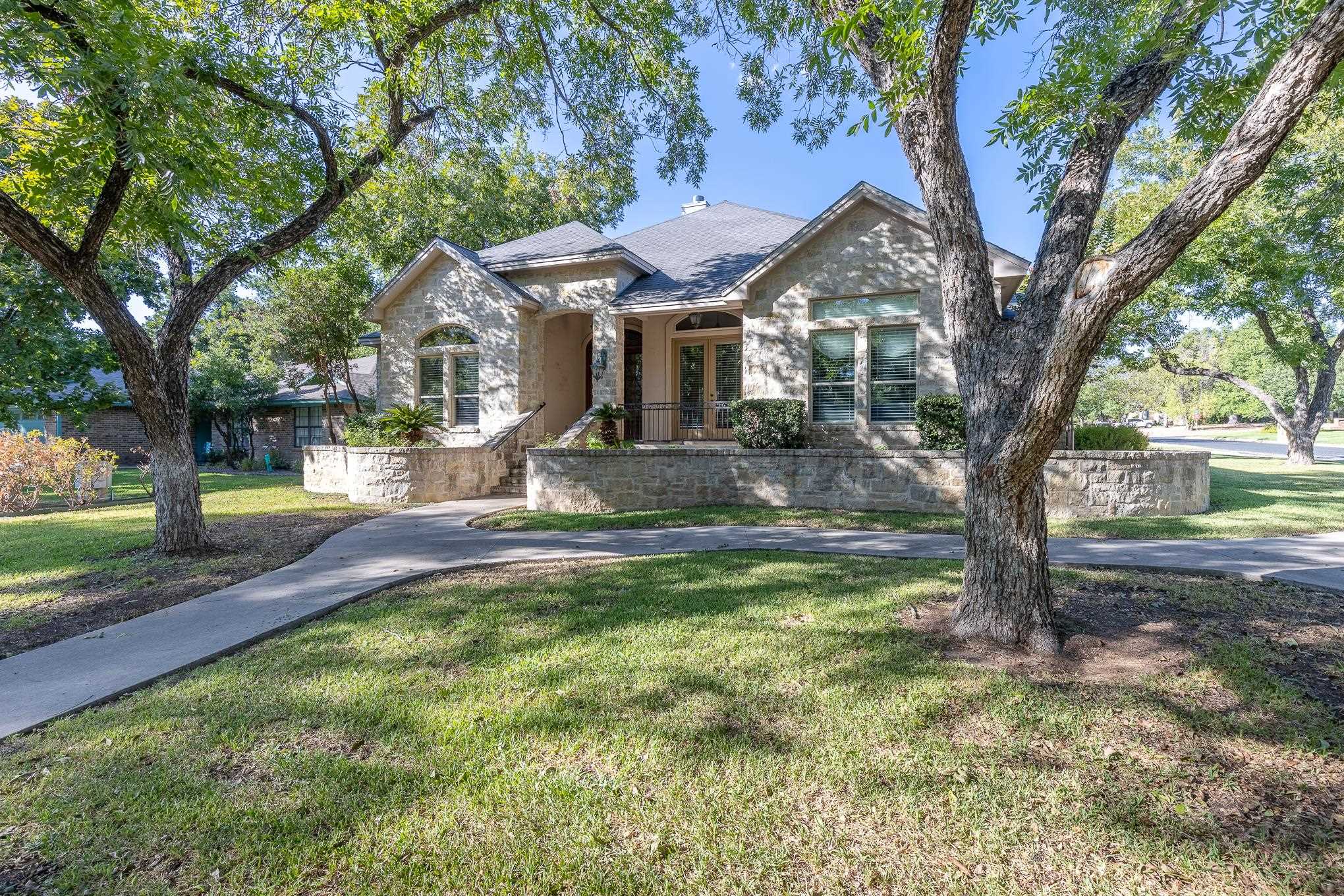 332 San Saba Street Meadowlakes TX 78654