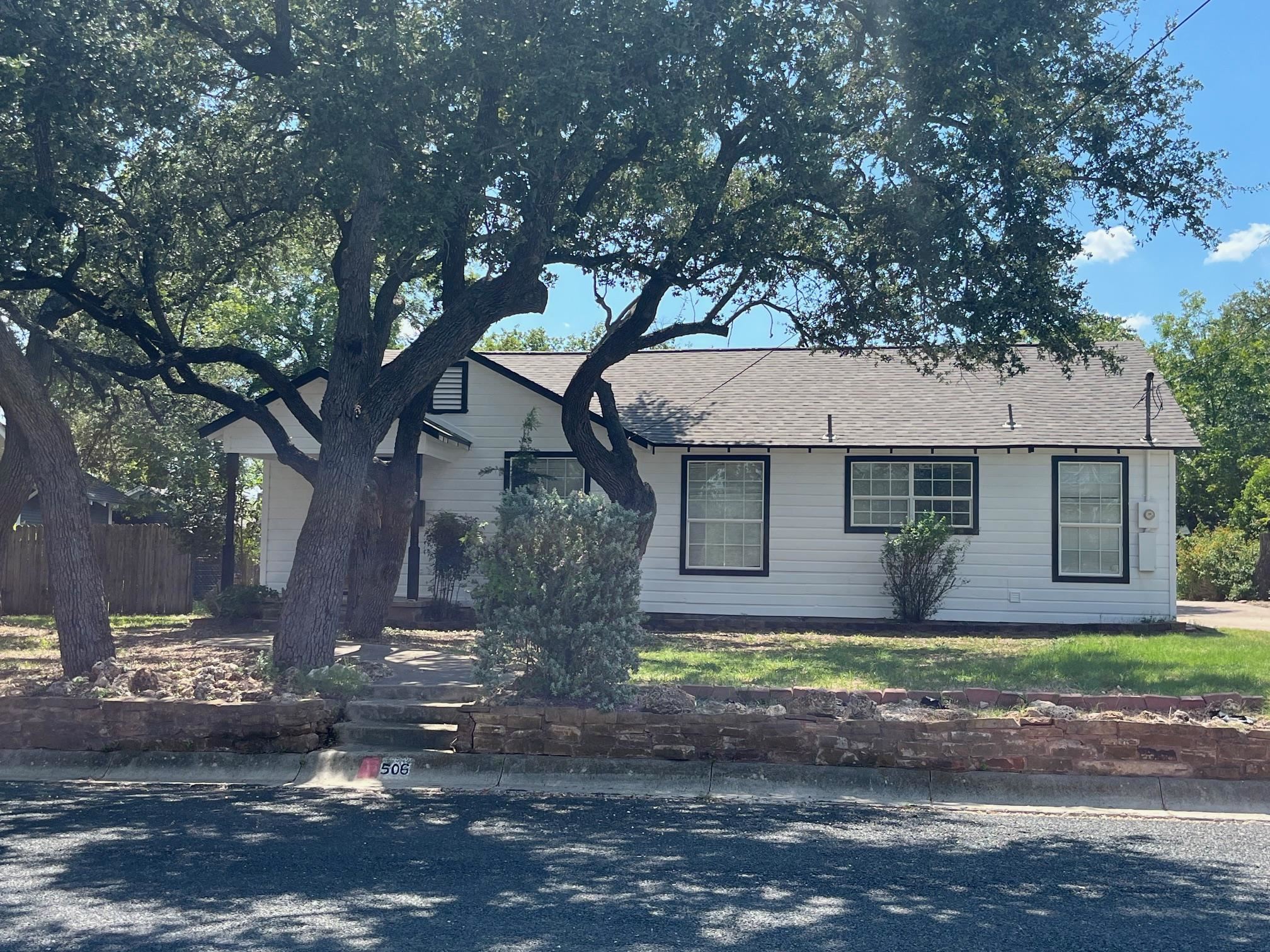 506 S Arnold Street Lampasas TX 76550