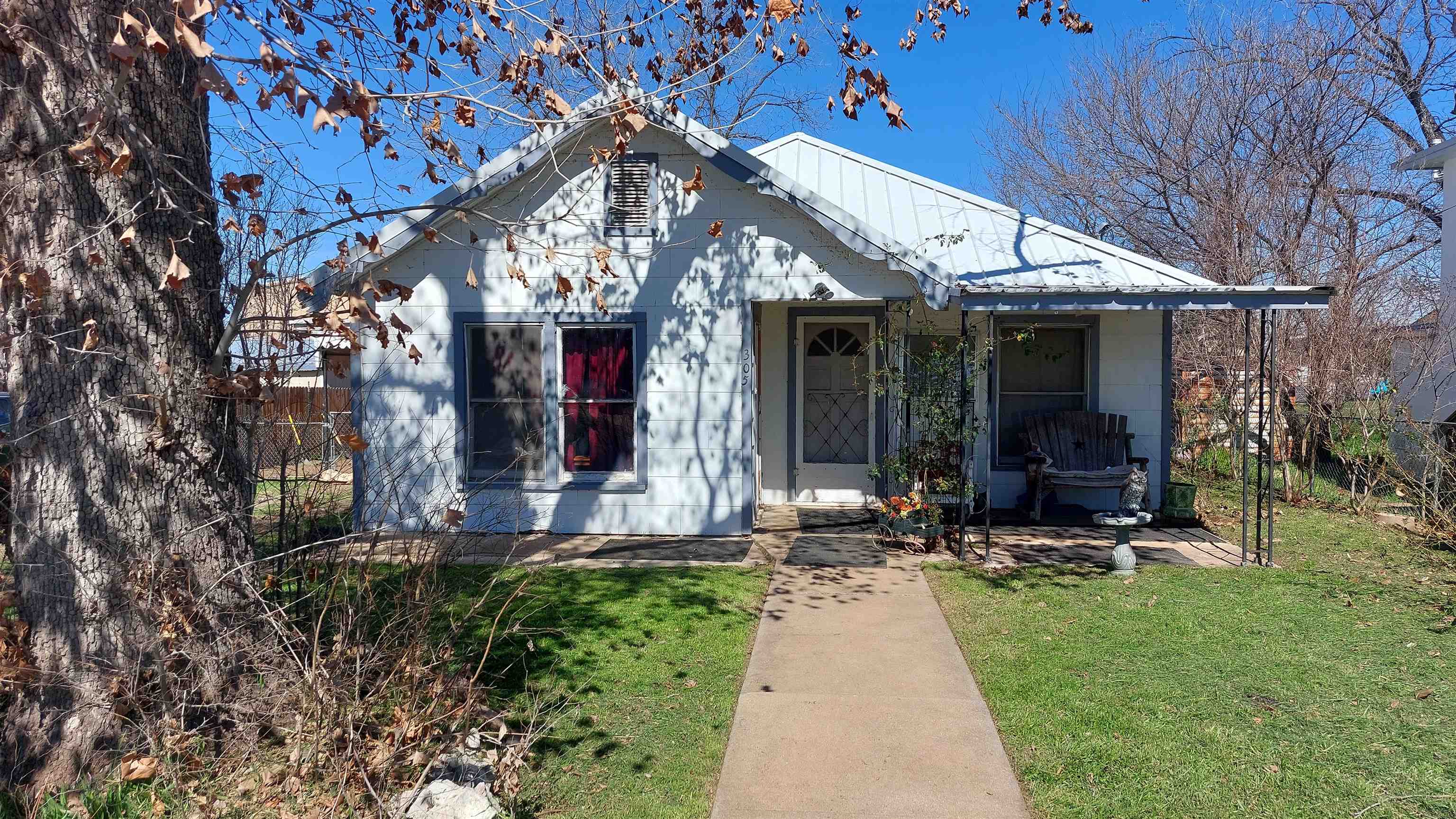 305 W Sandstone Street Llano TX 78643