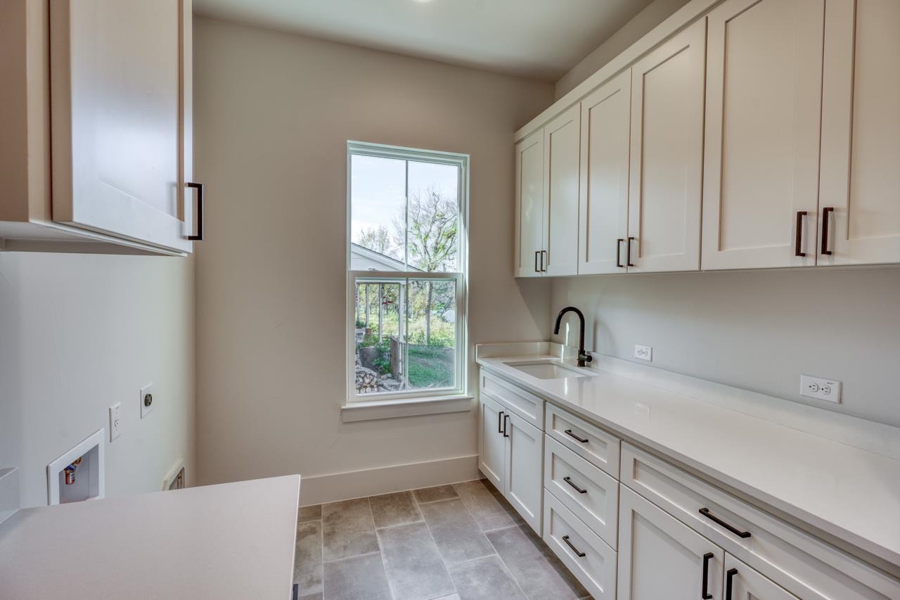 112 Los Escondidos Marble Falls TX 78654