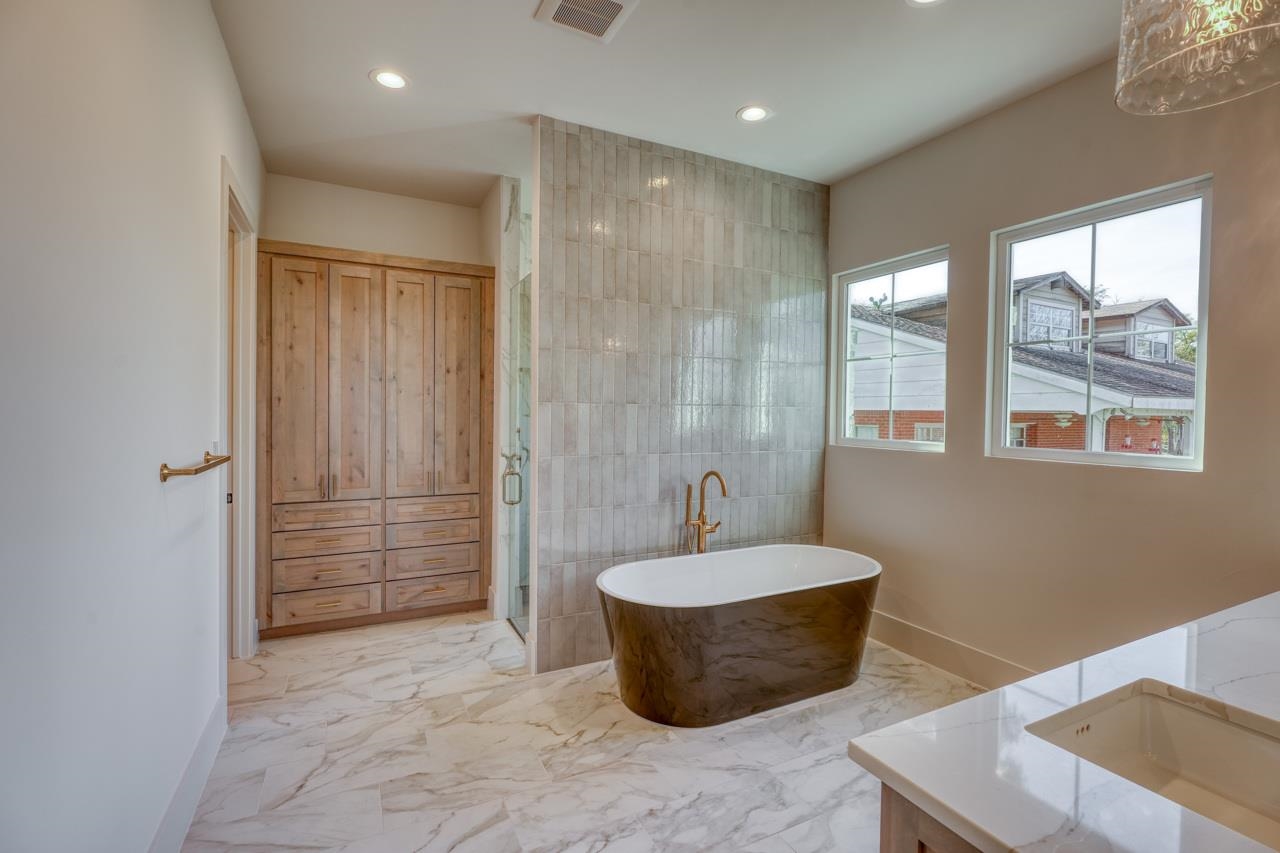 112 Los Escondidos Marble Falls TX 78654