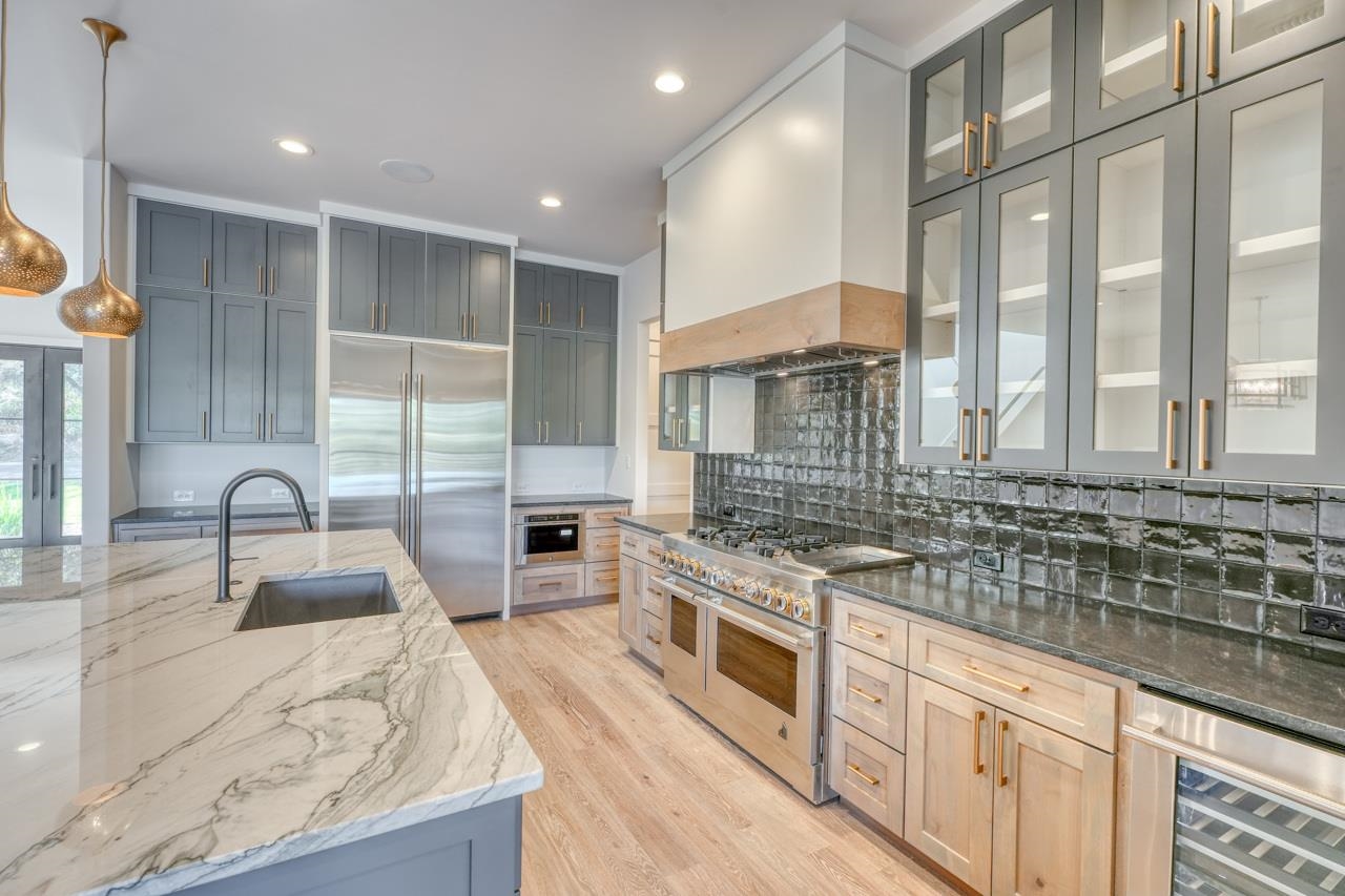 112 Los Escondidos Marble Falls TX 78654