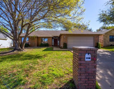 416 Spyglass Street Meadowlakes TX 78654