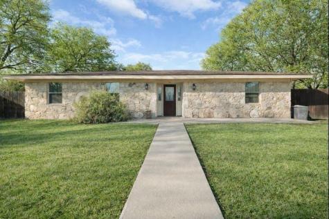 801 1/2 E Avenue C Lampasas TX 76550