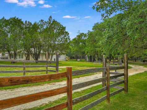 1519 Hillside Oaks Bulverde TX 78163