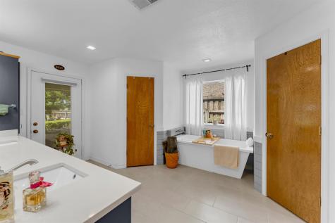 264 Turkey Run Meadowlakes TX 78654