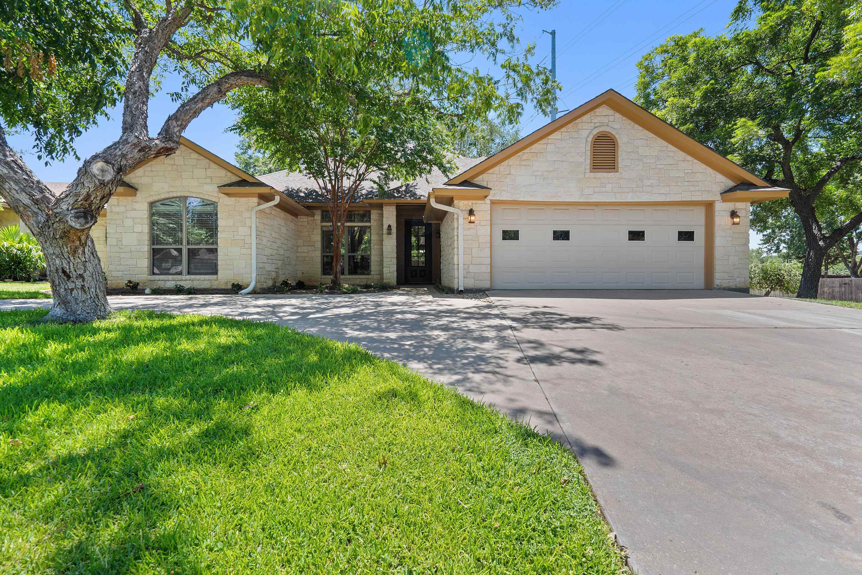 265 Meadowlakes Drive Meadowlakes TX 78654