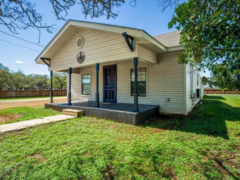 103 N Avenue Q Johnson City TX 78636