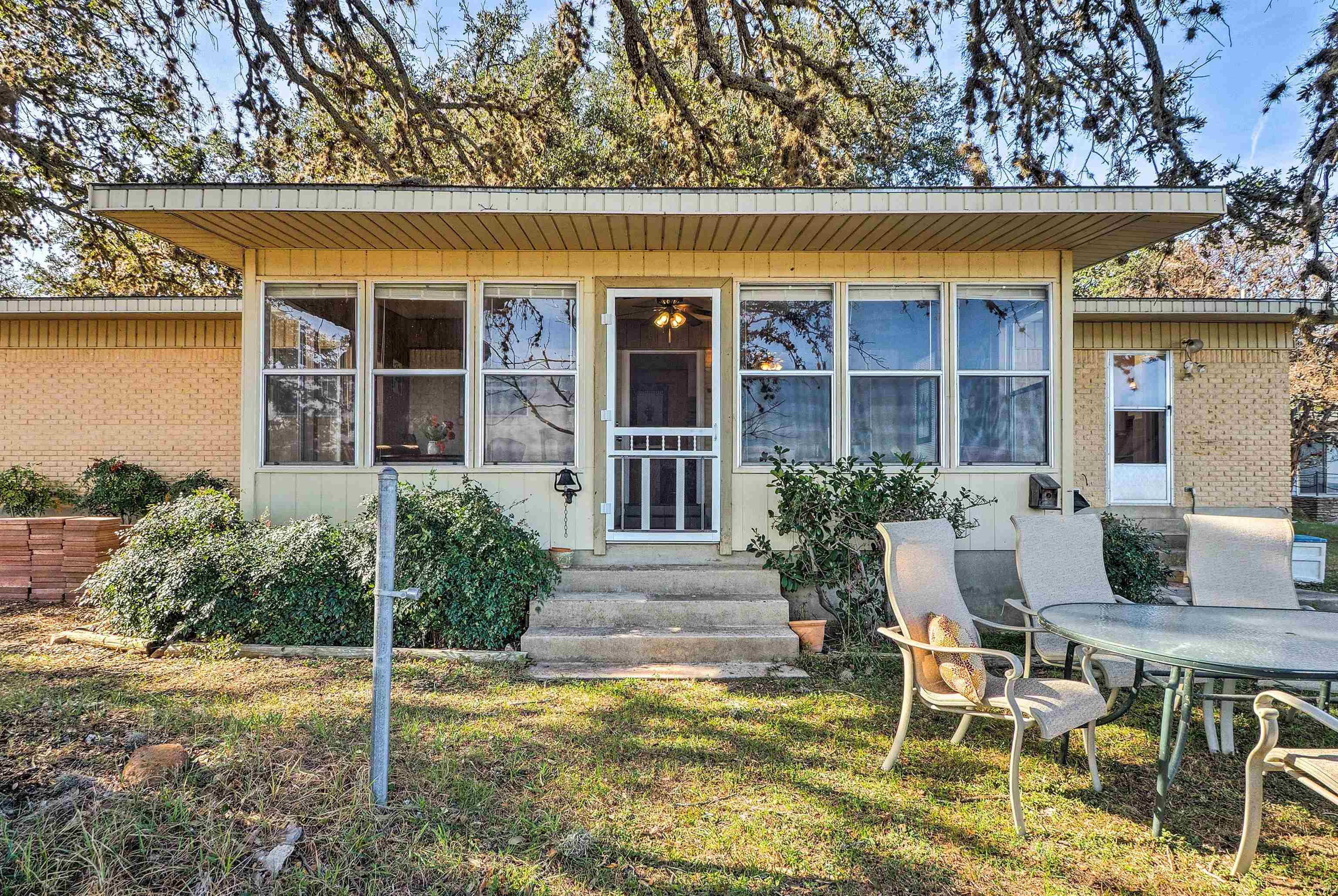 210 Lake Loop Tow TX 78672