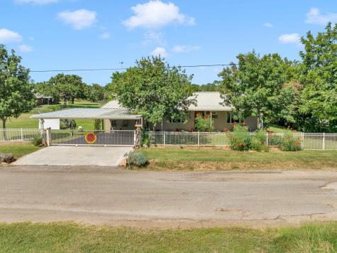 1570 Breeze Way Tow TX 78672