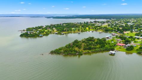 1412 Parkway Tow TX 78672