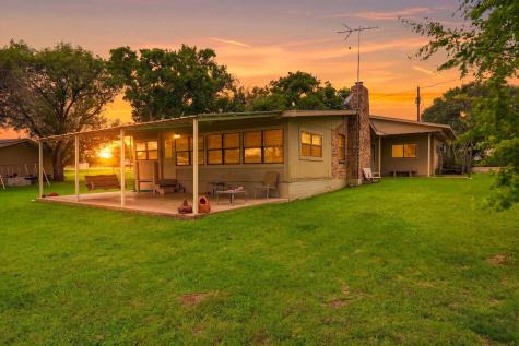 1412 Parkway Tow TX 78672
