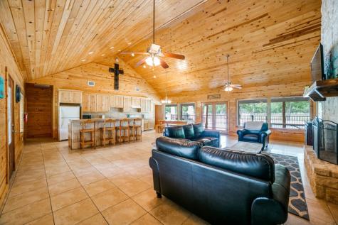 170 Johnny Seibert Lane Leakey TX 78873