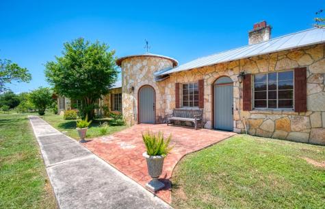 5322 State Highway 16 Bandera TX 78003