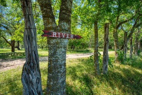 5322 State Highway 16 Bandera TX 78003