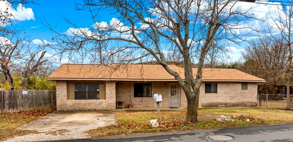 311 Leslie Drive Kerrville TX 78028