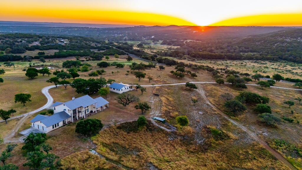 945 Elm Pass Road Center Point TX 78010