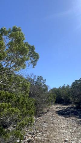527 Arrow Head Leakey TX 78873