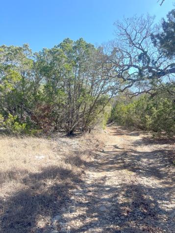 527 Arrow Head Leakey TX 78873