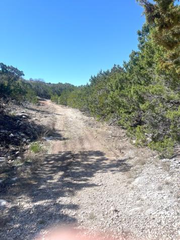 527 Arrow Head Leakey TX 78873